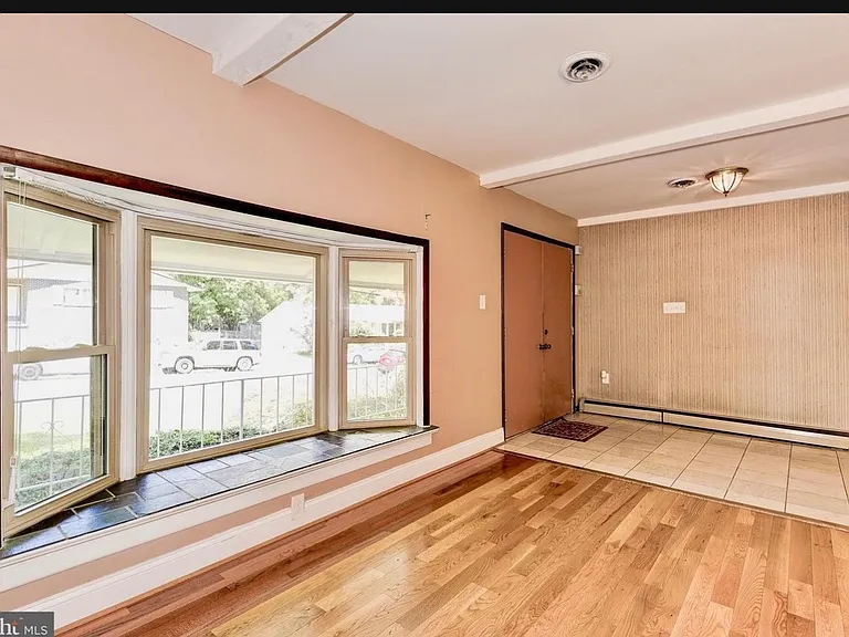 10017 Worrell Ave — Photo 2