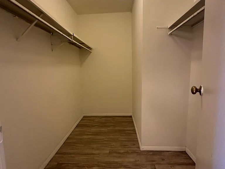 University Park Apartments near Cornell University — Photo 533
