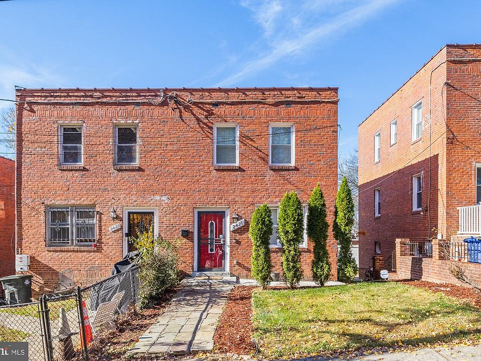 1st image of 2421 18th Pl SE