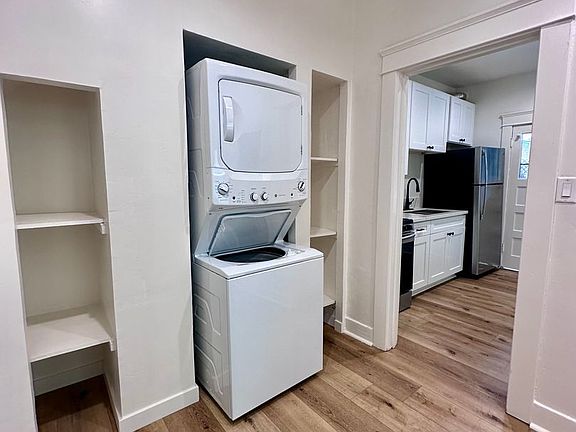 5th image of 1215-1221 1/2 26th St #1219