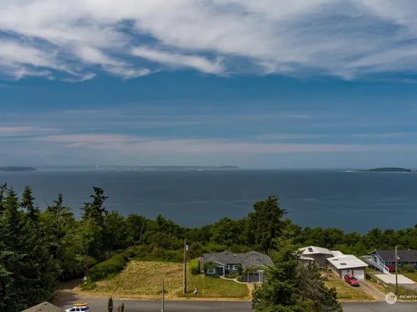 2044 Fircrest Avenue, Coupeville, WA 98239