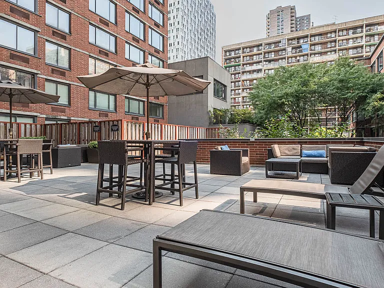 505 W 54th St #10 — Photo 31
