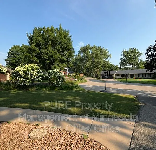 7420 Hyde Park Cir — Photo 36