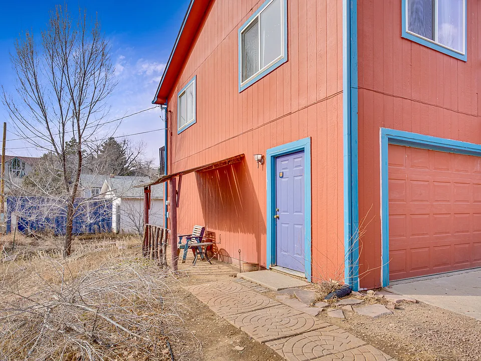1051 4th Ave