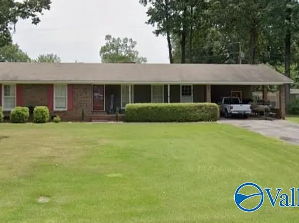 207 Montgomery Dr, Moulton, AL 35650