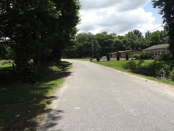 4th image of 100 Patricia Ln