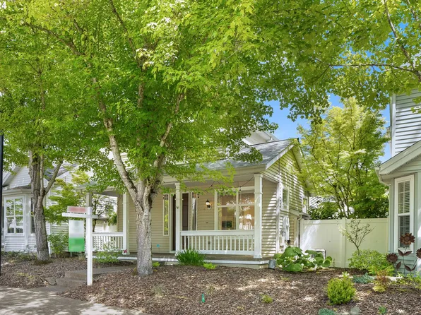 27236 SW Wood Ave, Wilsonville, OR 97070