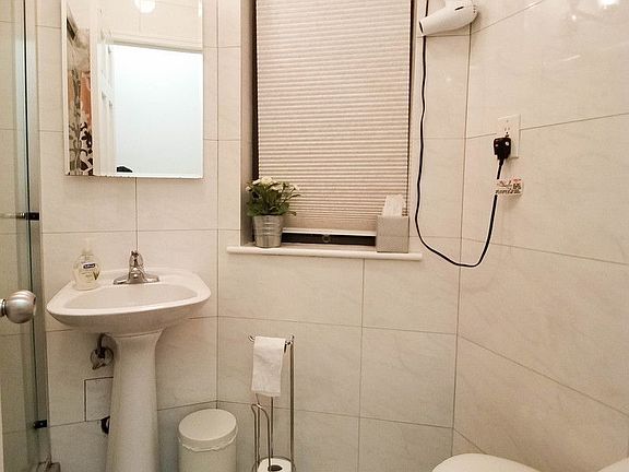 4th image of 433 W 46th St #1F