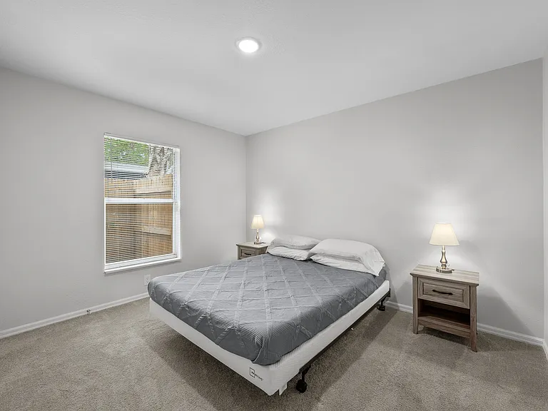 8013 N Alaska St — Photo 11