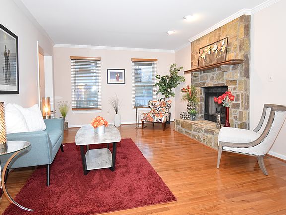 3rd image of 111 Redhaven Ct