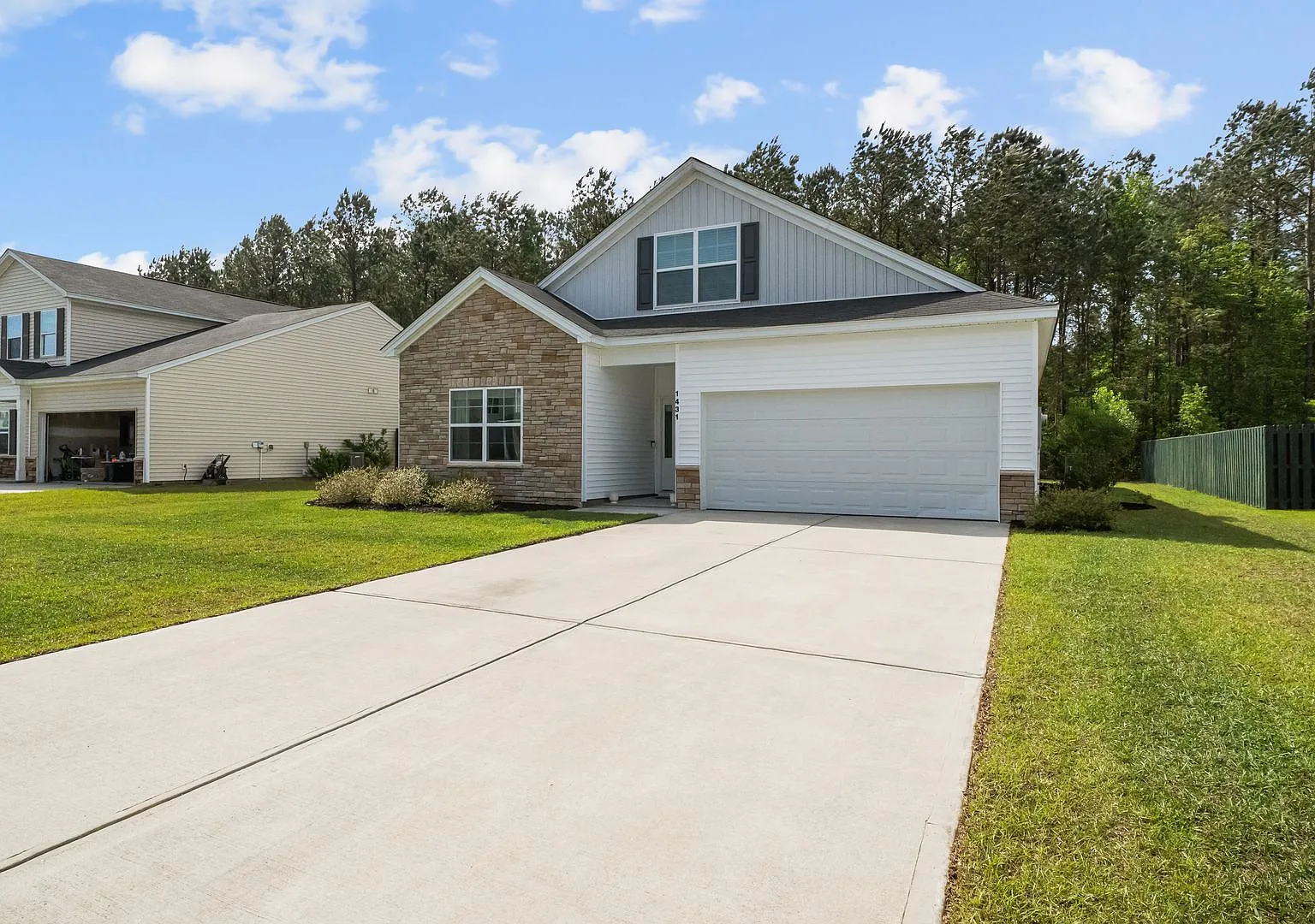 Beautiful 4-Bedroom Home in The Commons Featuring a Convenient Floor Plan — Photo 3