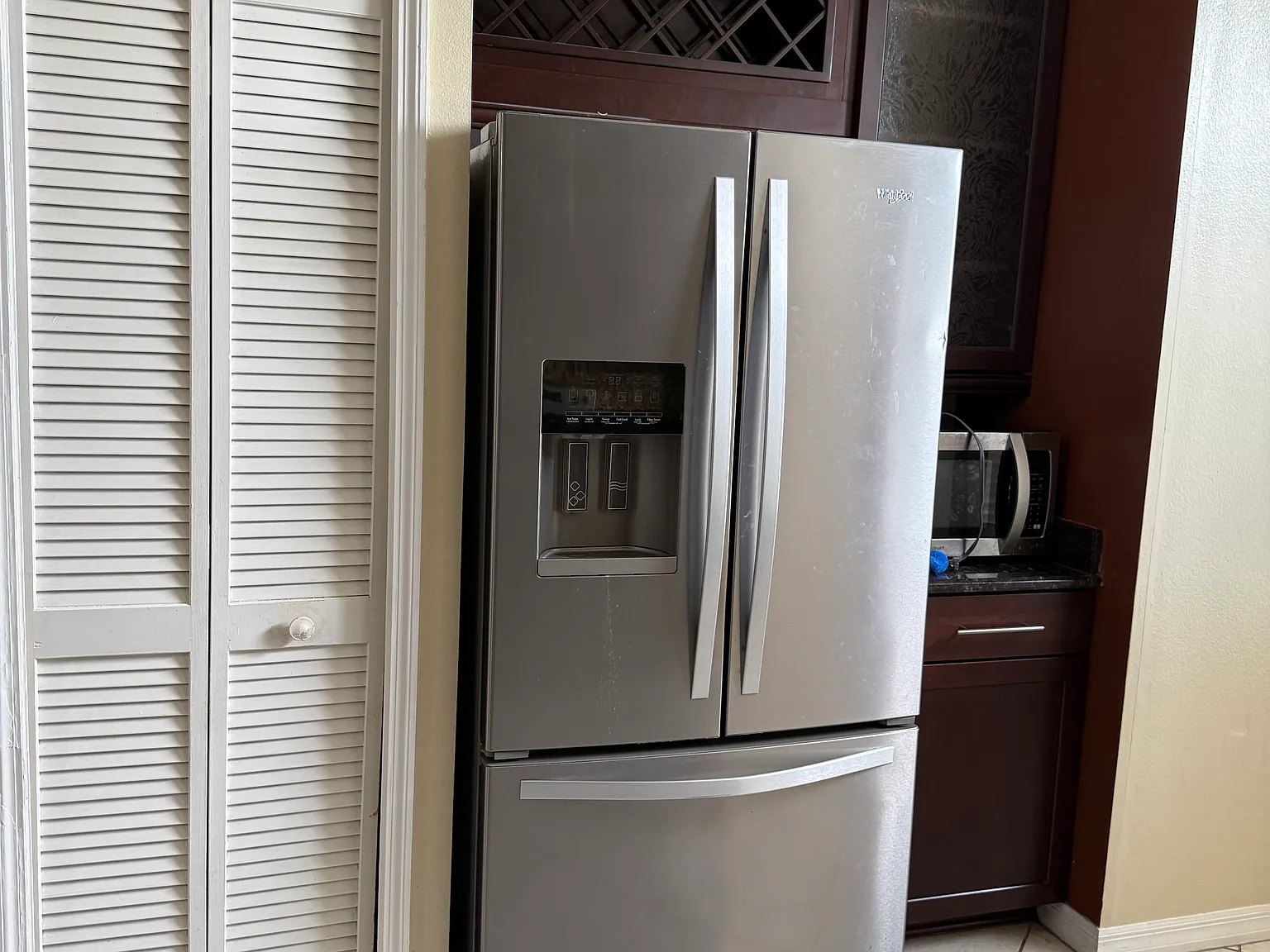 3 bed, 1350 sqft, $2,300 — Photo 3