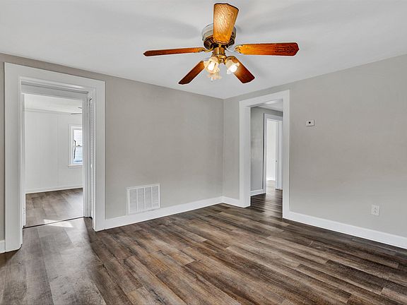 5th image of 1384 Goodwin Ave