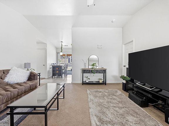 4th image of 128 W Pilot Ave