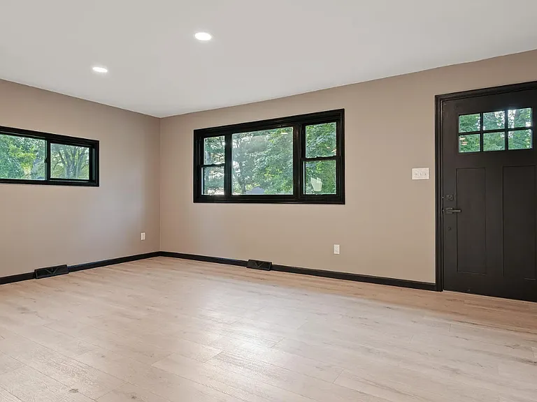 2175 Gale Dr — Photo 7