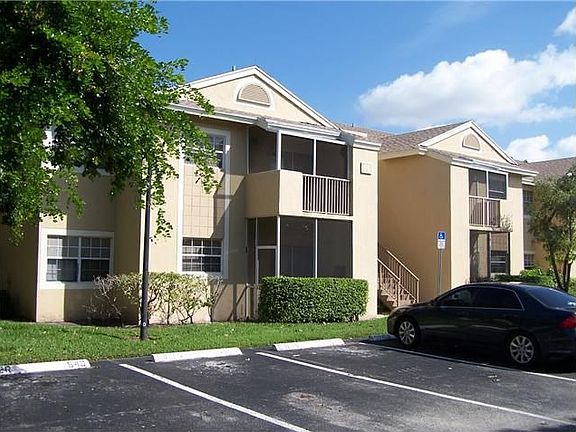 2nd image of 641 Cypress Lake Blvd APT A