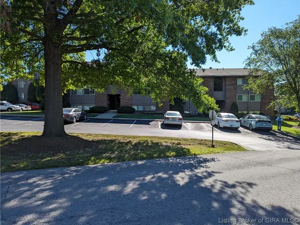 34 Lakeshore Drive, Clarksville, IN 47129
