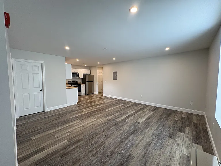 37 Cottage St #E — Photo 13