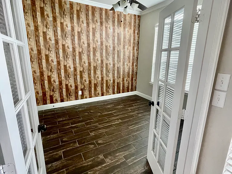236 Arbury Dr — Photo 3