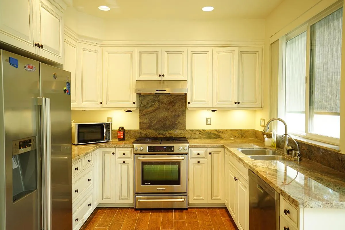 3 bed, 2.5 bath, 1550 sqft, $5,100 — Photo 1