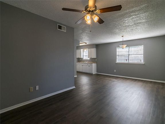 4th image of 2800 E 15th St