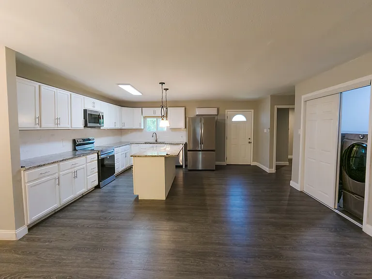 1222 S Peachtree Rd — Photo 3