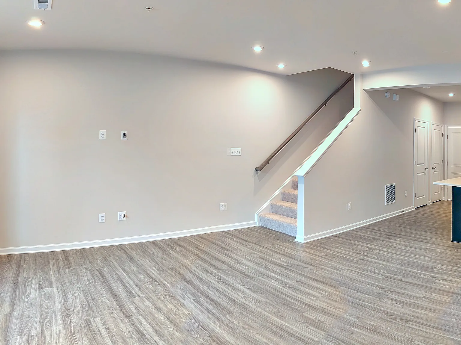 3 bed, 2.5 bath, 1573 sqft, $3,400 — Photo 2