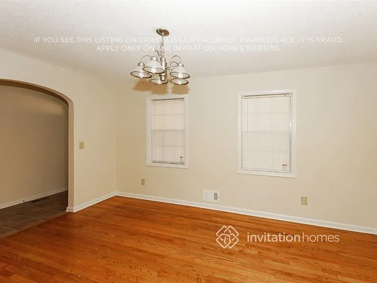 323 Princess Ave — Photo 2