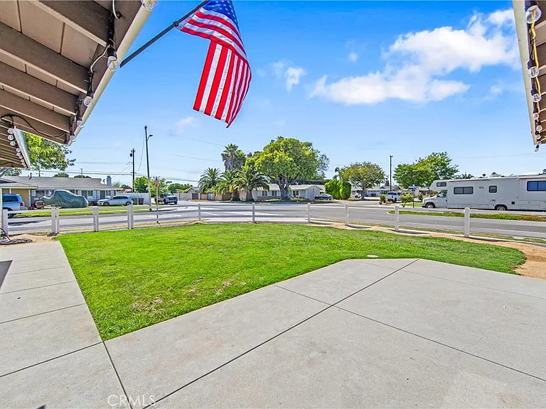 5892 Meadowlark Dr — Photo 4