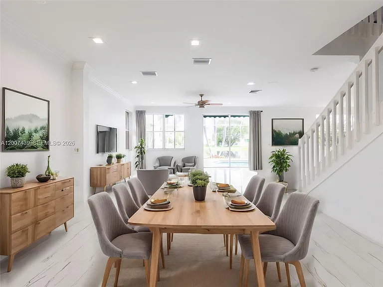 801 Tanglewood Cir — Photo 3