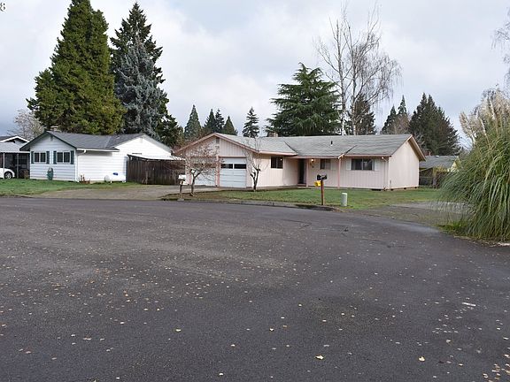 3rd image of 916 SE 15th Ave