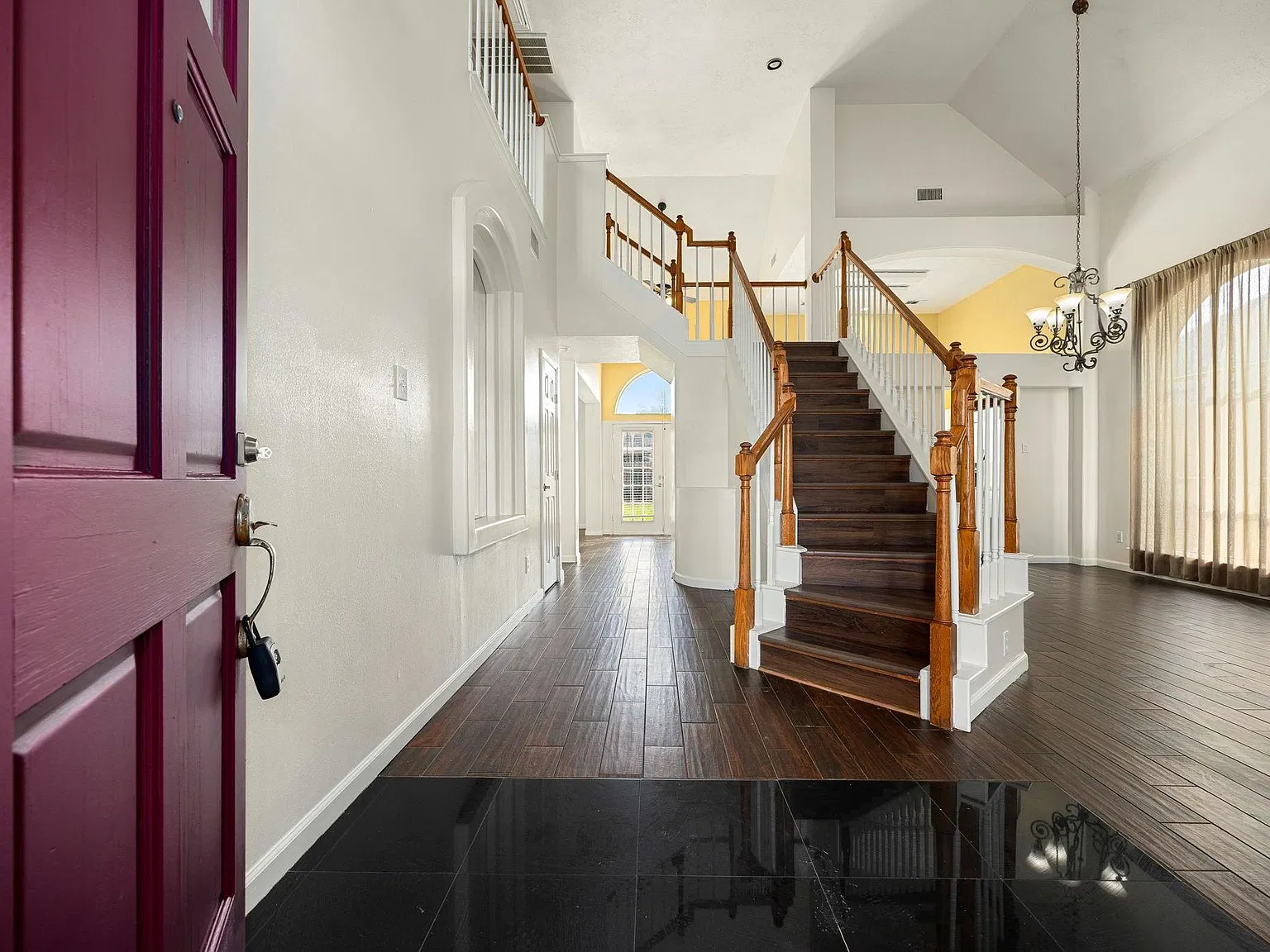 3 bed, 2.5 bath, 2270 sqft, $2,250 — Photo 2