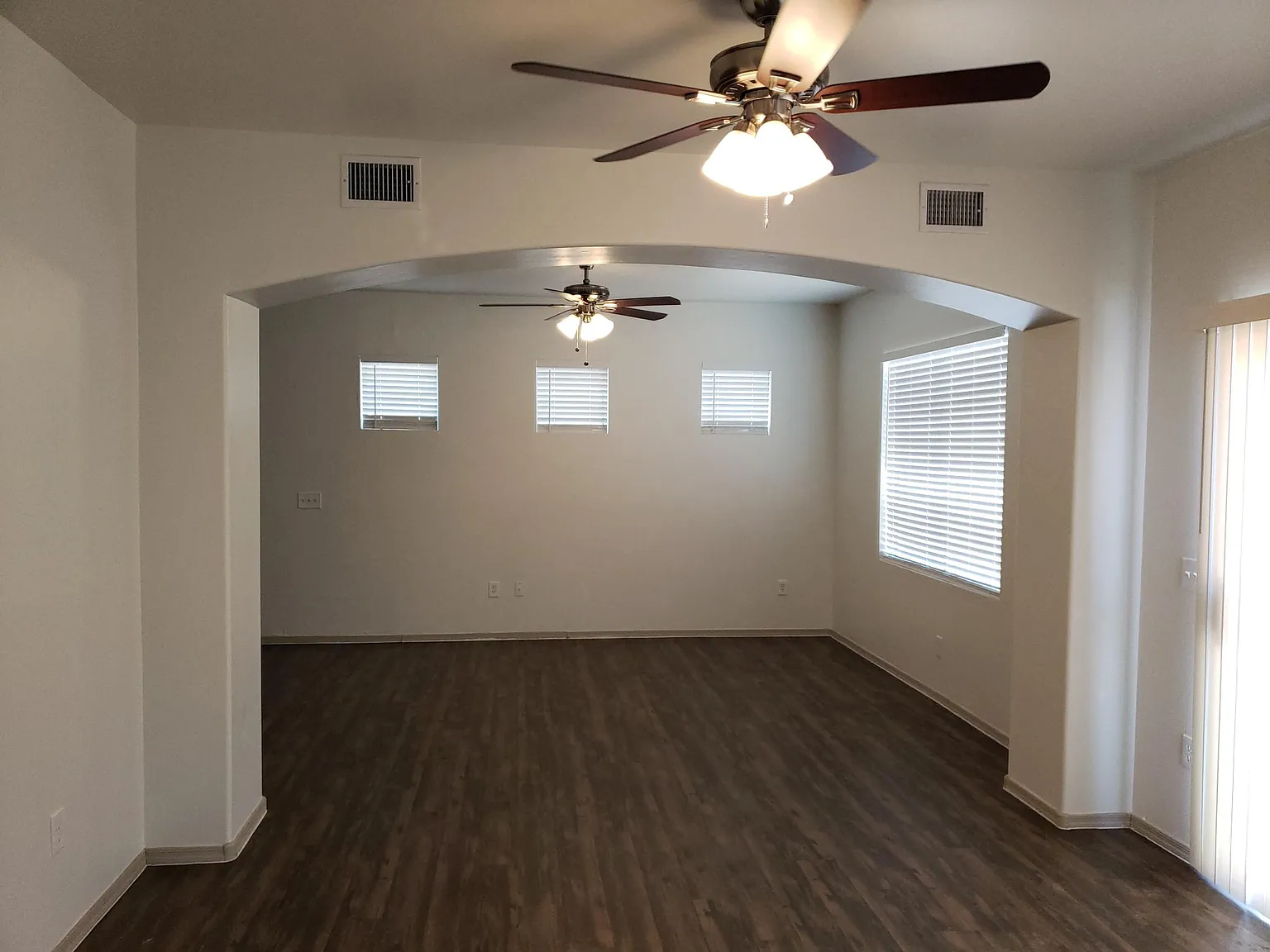 3 bed, 2.5 bath, 1519 sqft, $1,800 — Photo 2