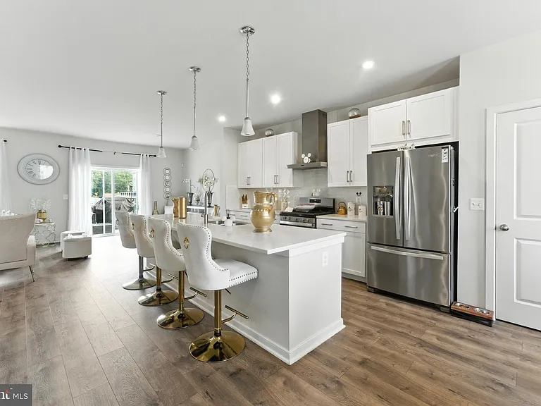 406 Honeyberry Ln — Photo 4