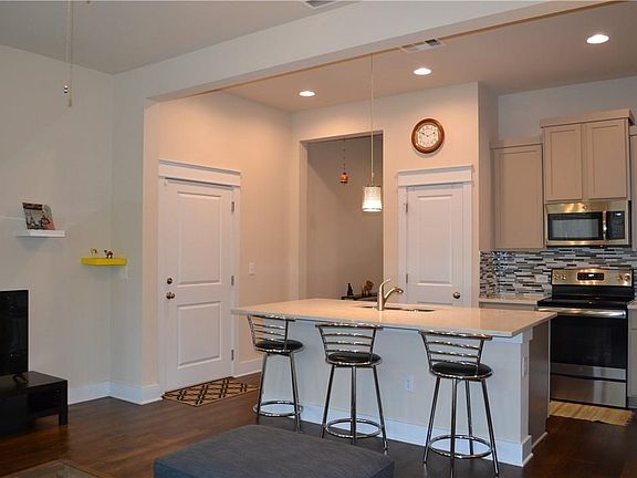 3rd image of 13501 Metric Blvd Unit 10