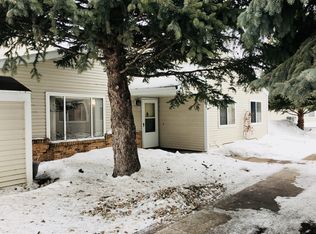 63 Parkview Cir, Grand Forks, ND 58201