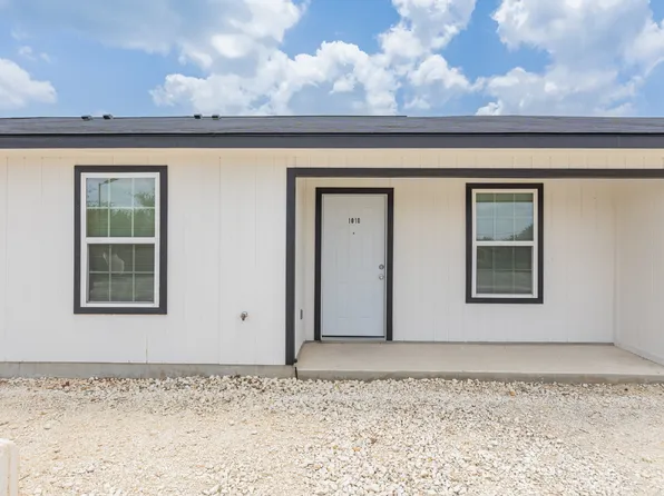 1010 County Road 4516, Castroville, TX 78009