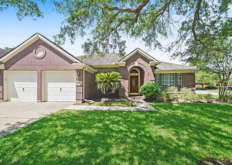 1st image of 3202 Blaesser Dr