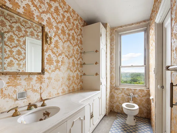 128 Central Park South image 8 of 9