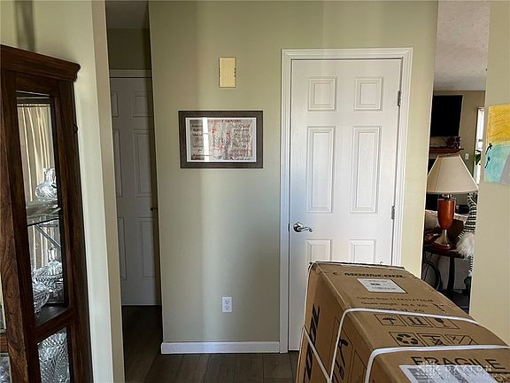 4th image of 290 Wisteria Dr