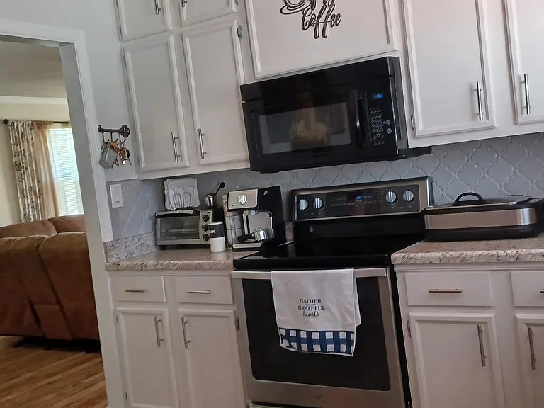Cindy Cir NW — Photo 1