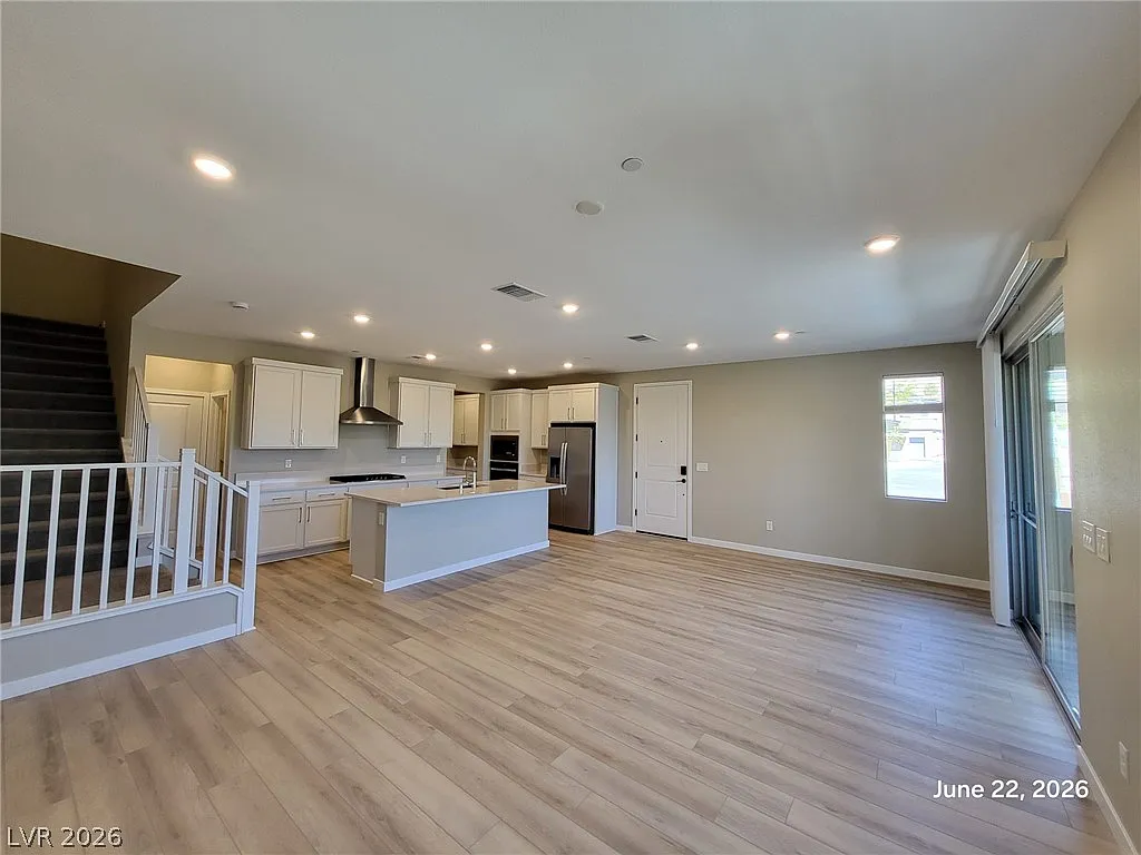 4 bed, 2.5 bath, 1854 sqft, $2,790 — Photo 3