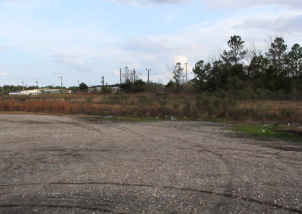 2nd image of 1304 Us Hwy 82 E