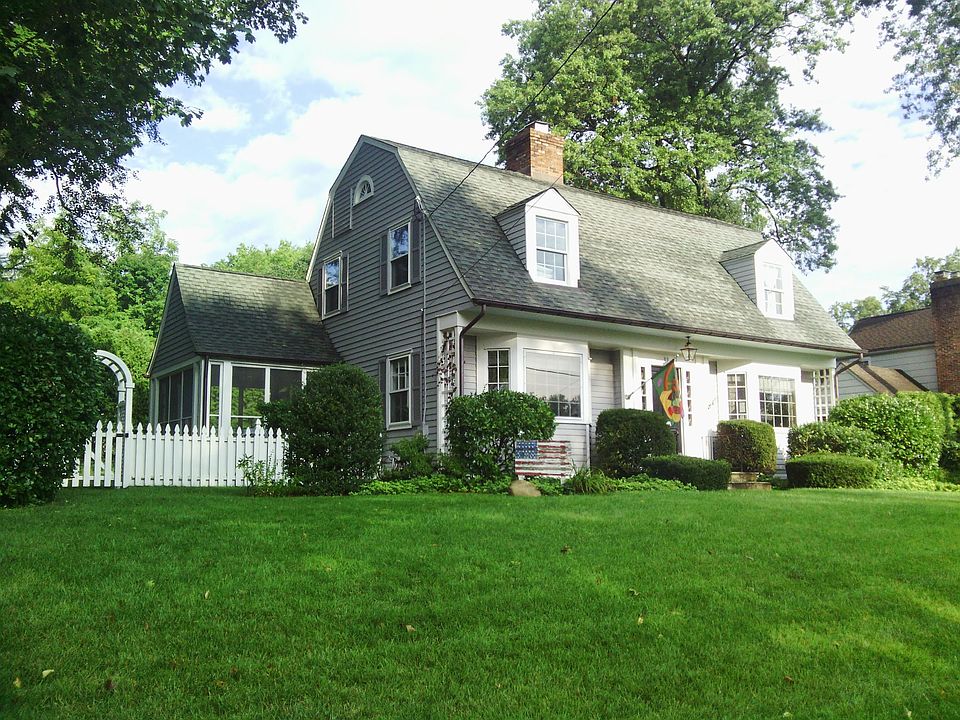 2nd image of 99 Gilbert Rd