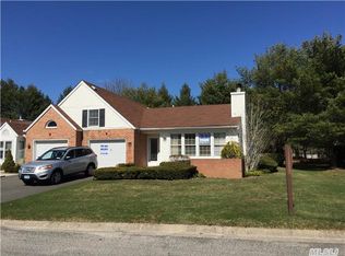 21 Chippendale Dr, Mount Sinai, NY 11766