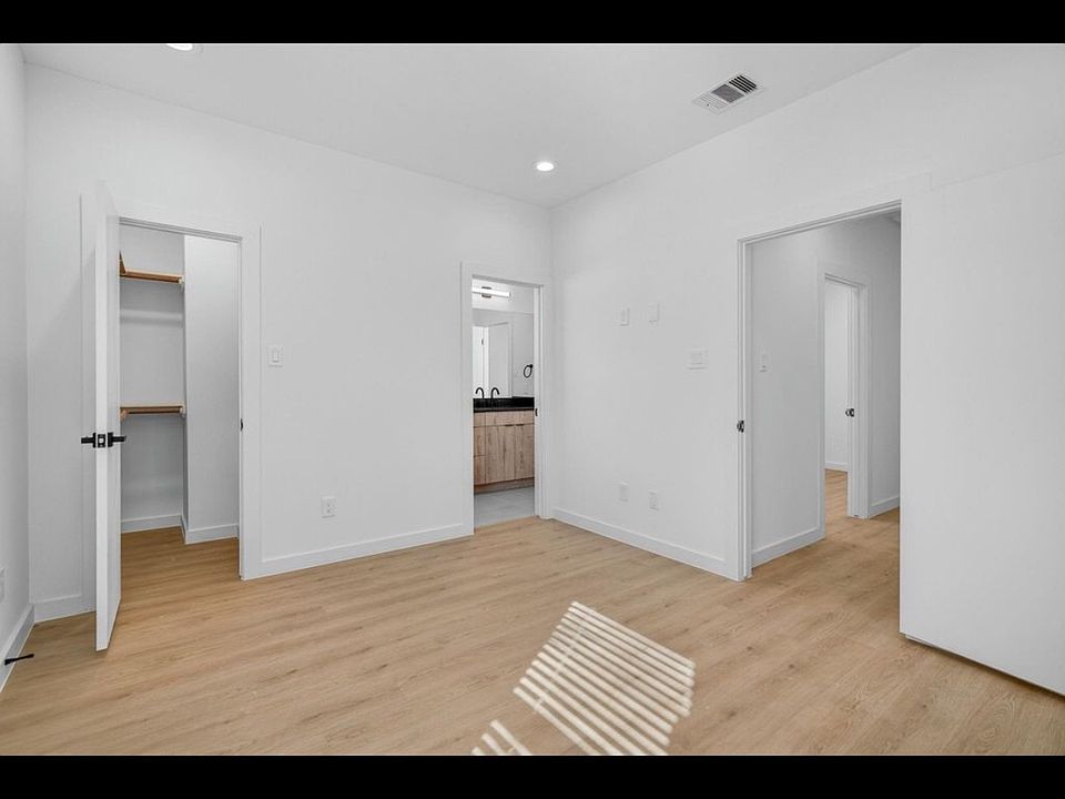 1st image of 1016 W Patton St