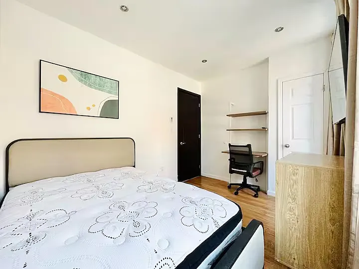 5 bed, 4.0 bath, 1200 sqft, $1,600 — Photo 2
