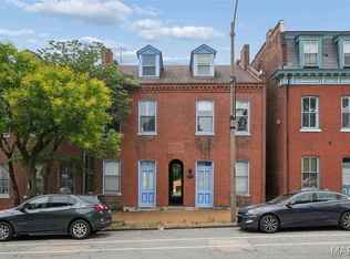 906 Russell Blvd, Saint Louis, MO 63104