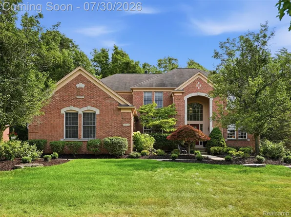 7025 Yorkshire Ct, West Bloomfield, MI 48322