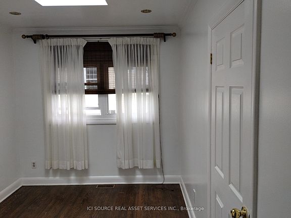 3rd image of 20 Johnson St